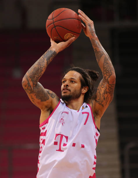 军并挺进欧 军并挺进欧