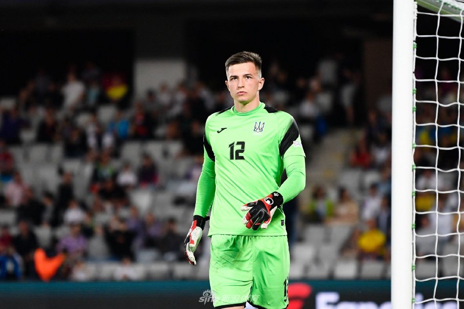 引人注目的 引人注目的